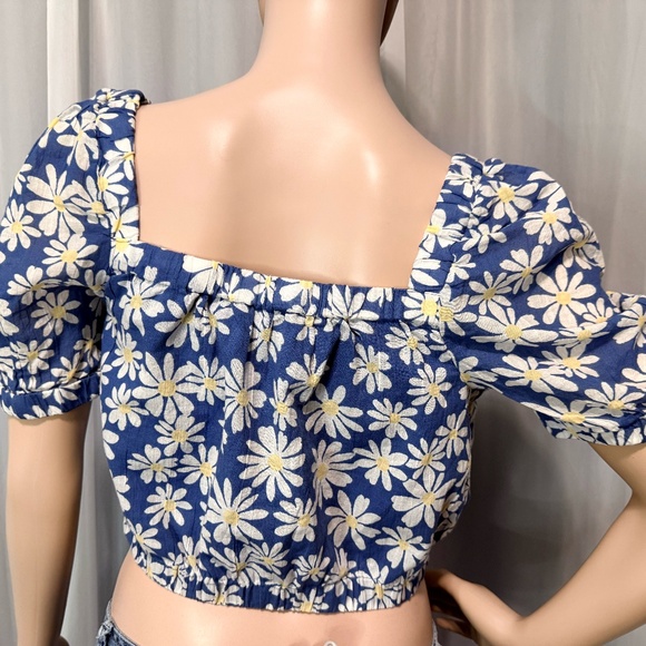 AMERICAN EAGLE OUTFITTERS Square Neck Cropped Daisy Top (Size S) - Picture 6 of 14